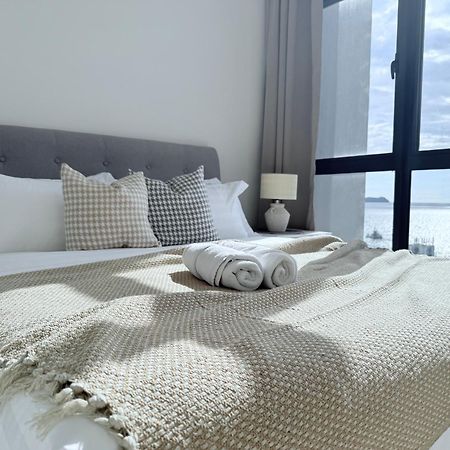 The Shore Cbd Kota Kinabalu By Laxzone Suite Bagian luar foto