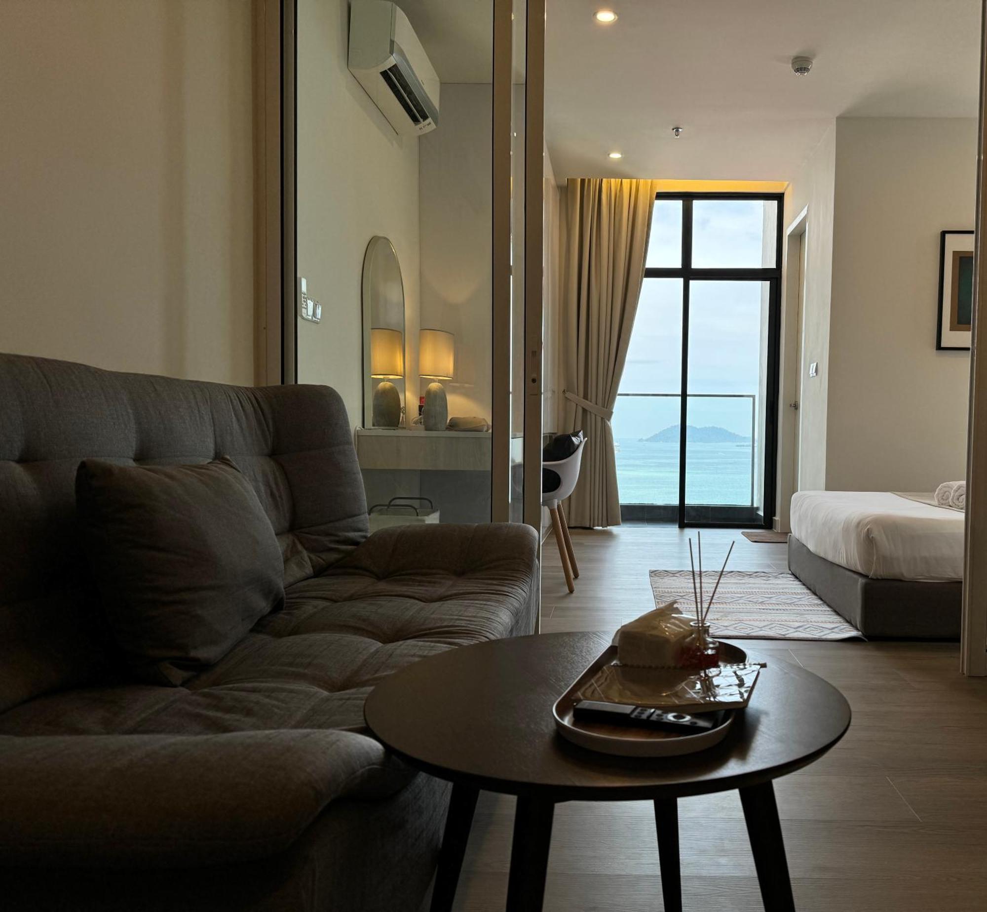 The Shore Cbd Kota Kinabalu By Laxzone Suite Bagian luar foto