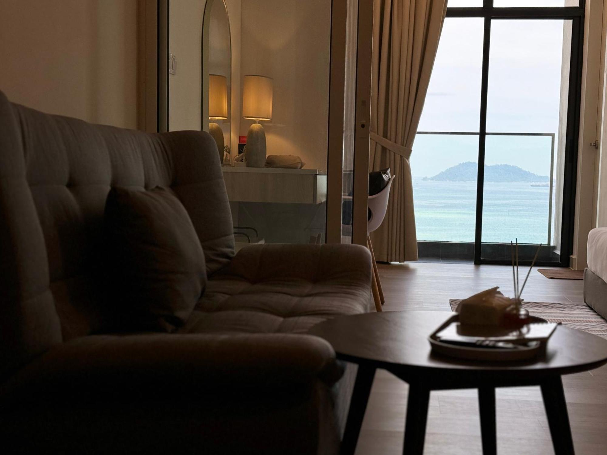 The Shore Cbd Kota Kinabalu By Laxzone Suite Bagian luar foto