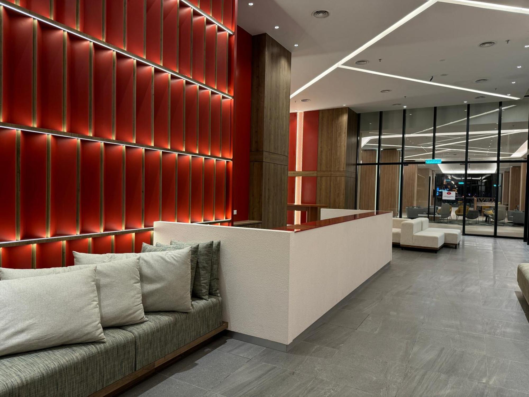 The Shore Cbd Kota Kinabalu By Laxzone Suite Bagian luar foto