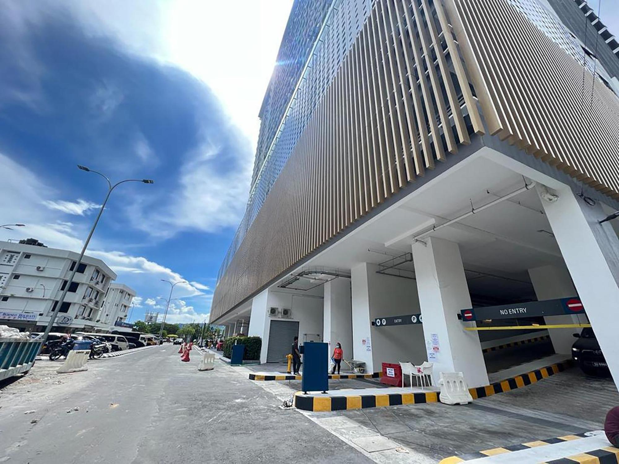 The Shore Cbd Kota Kinabalu By Laxzone Suite Bagian luar foto