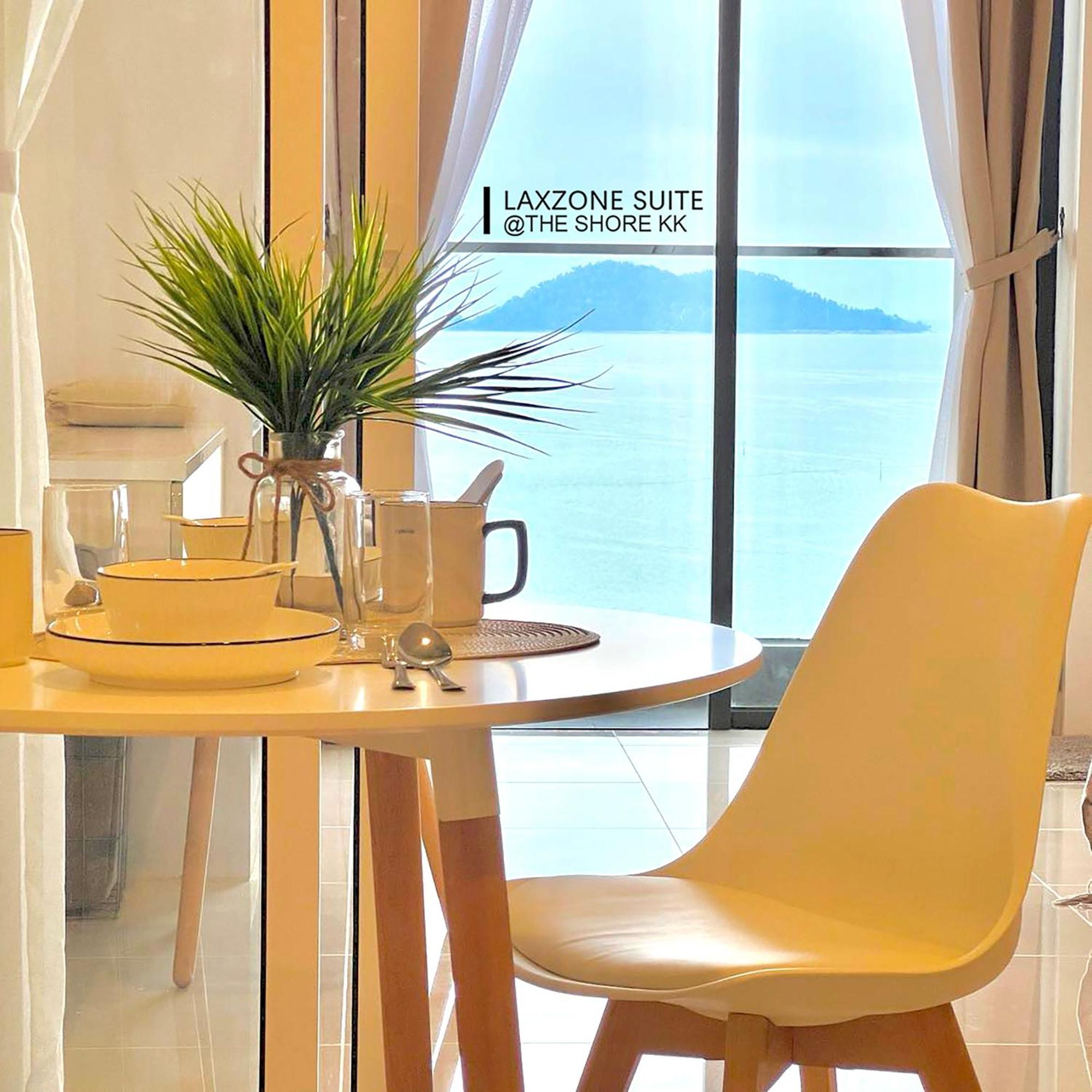The Shore Cbd Kota Kinabalu By Laxzone Suite Bagian luar foto