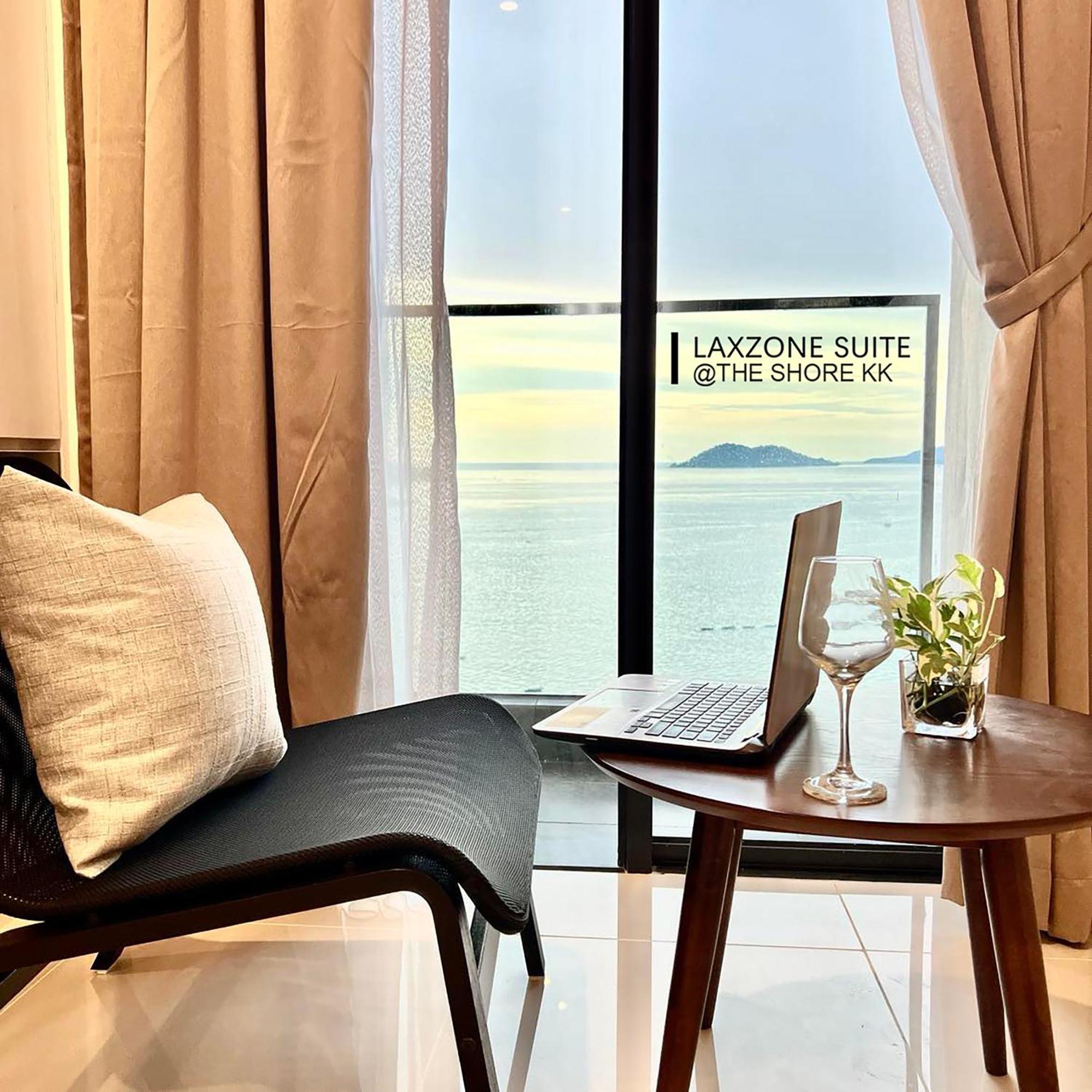The Shore Cbd Kota Kinabalu By Laxzone Suite Bagian luar foto