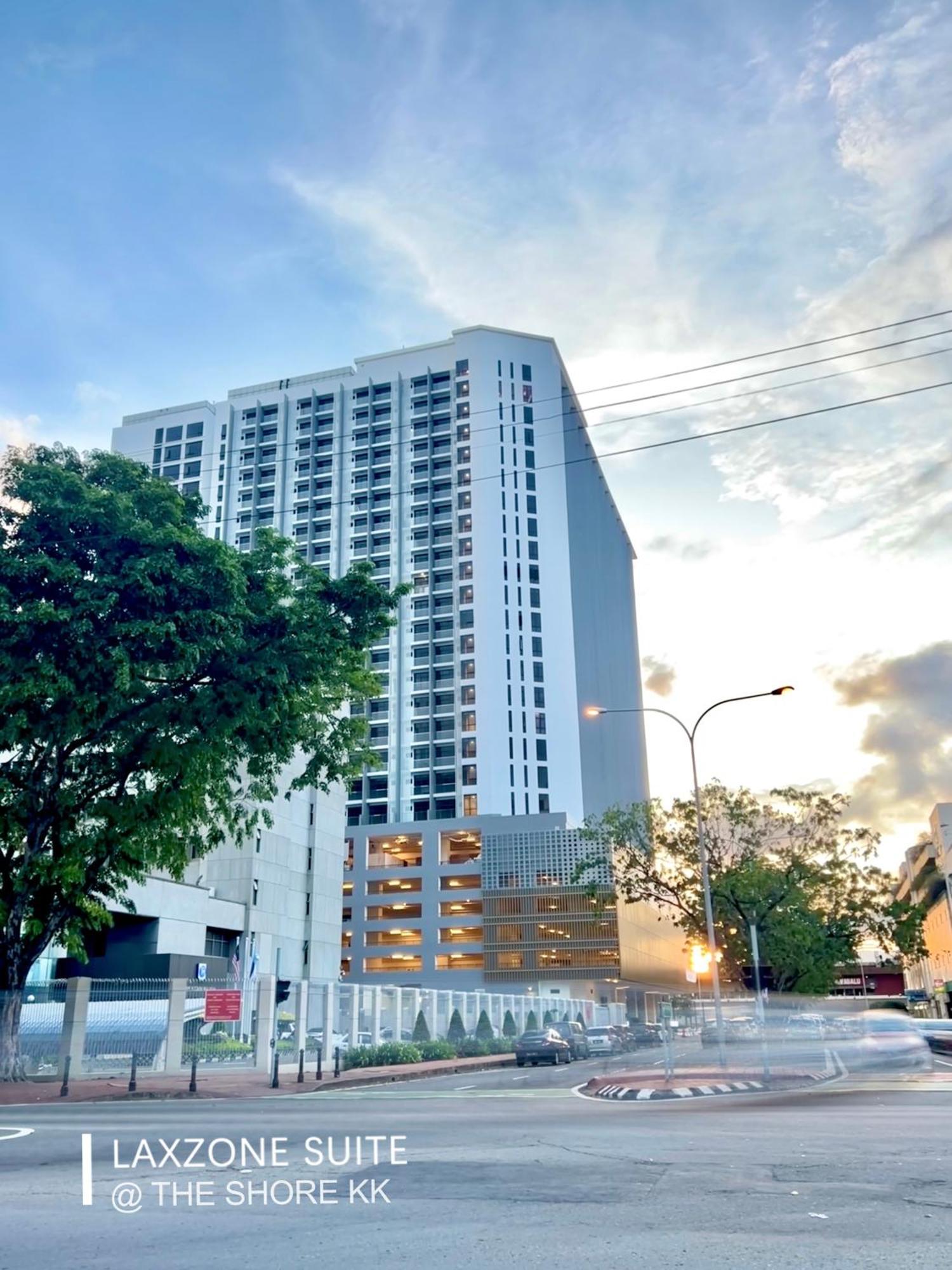 The Shore Cbd Kota Kinabalu By Laxzone Suite Bagian luar foto