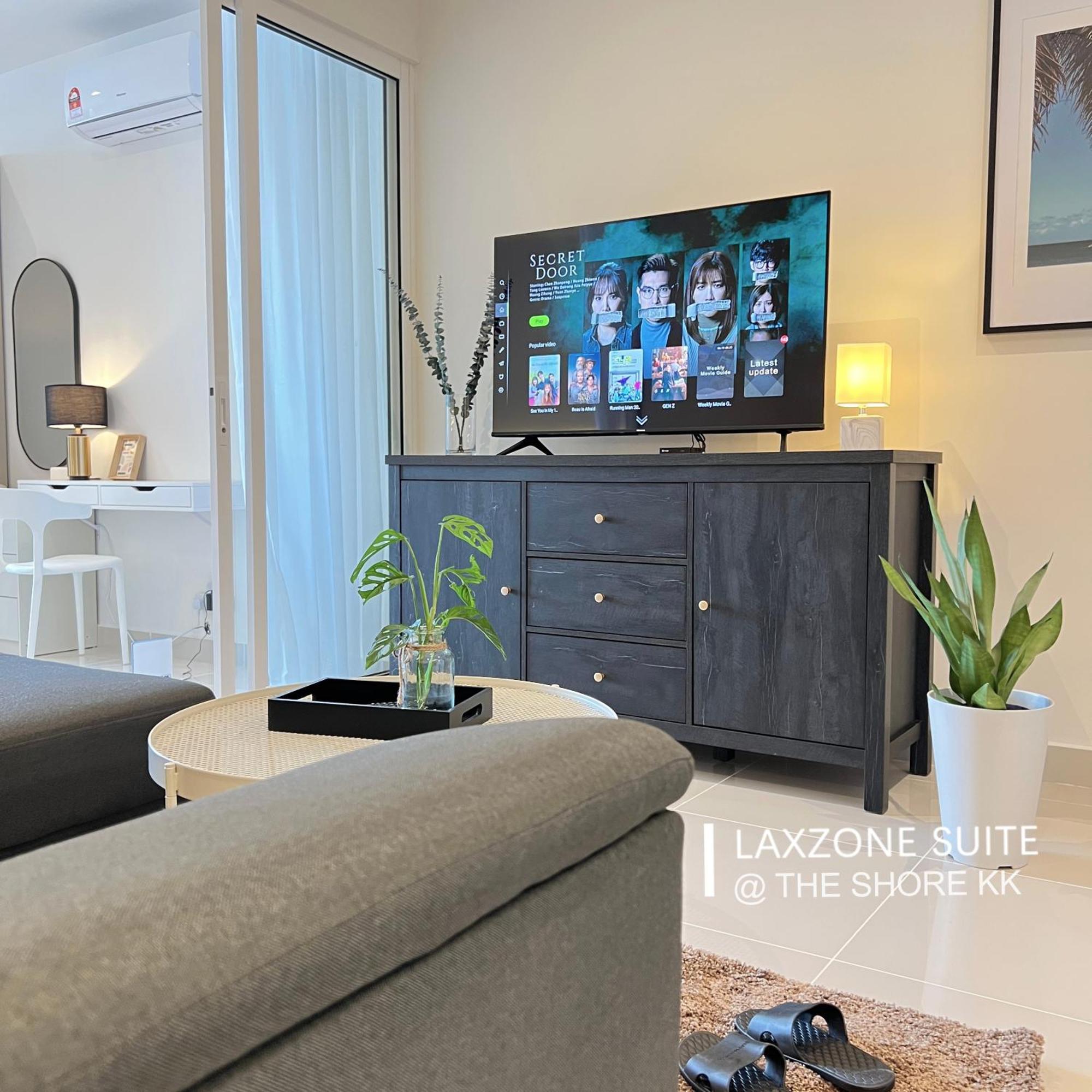 The Shore Cbd Kota Kinabalu By Laxzone Suite Bagian luar foto
