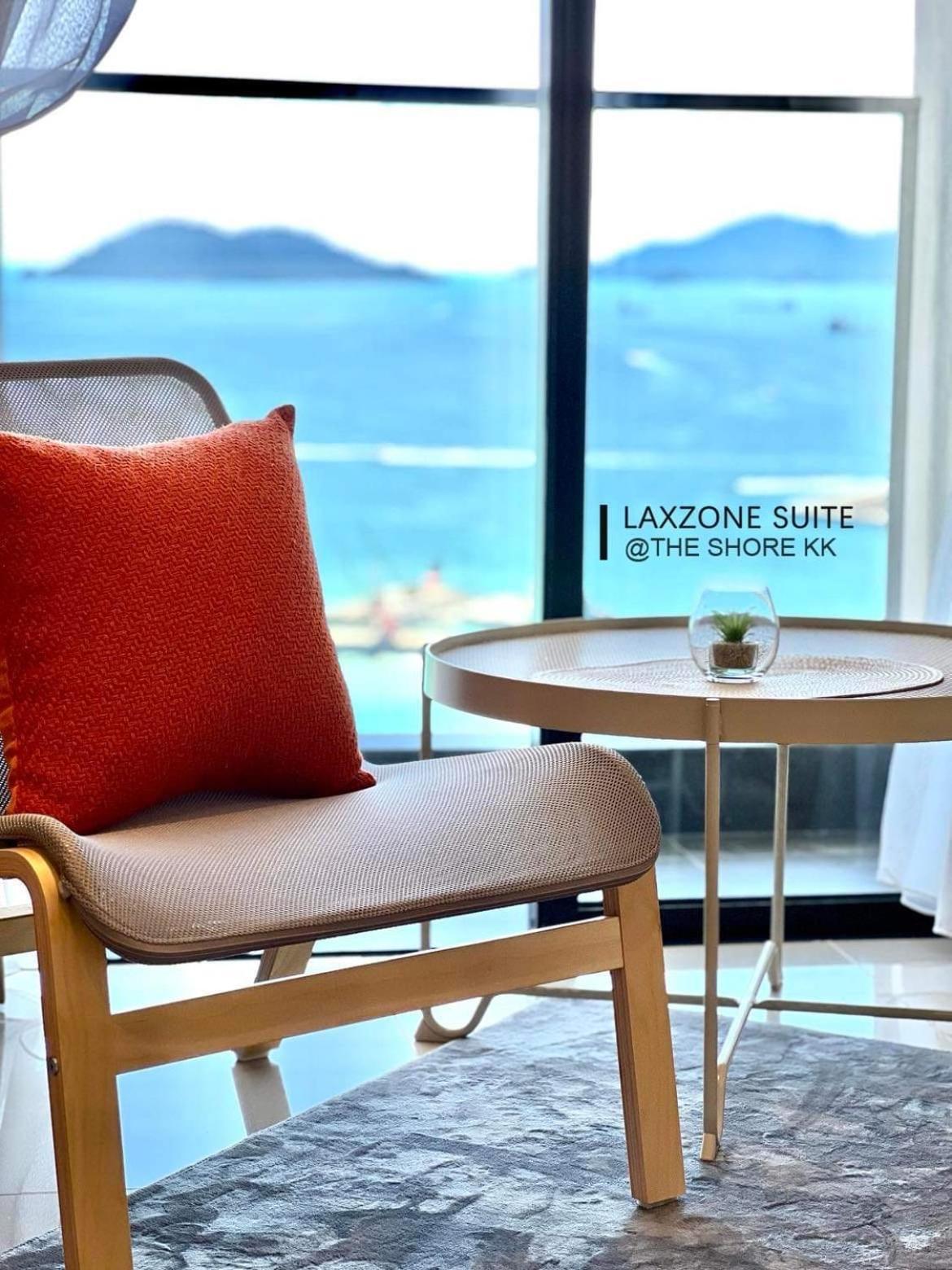 The Shore Cbd Kota Kinabalu By Laxzone Suite Bagian luar foto