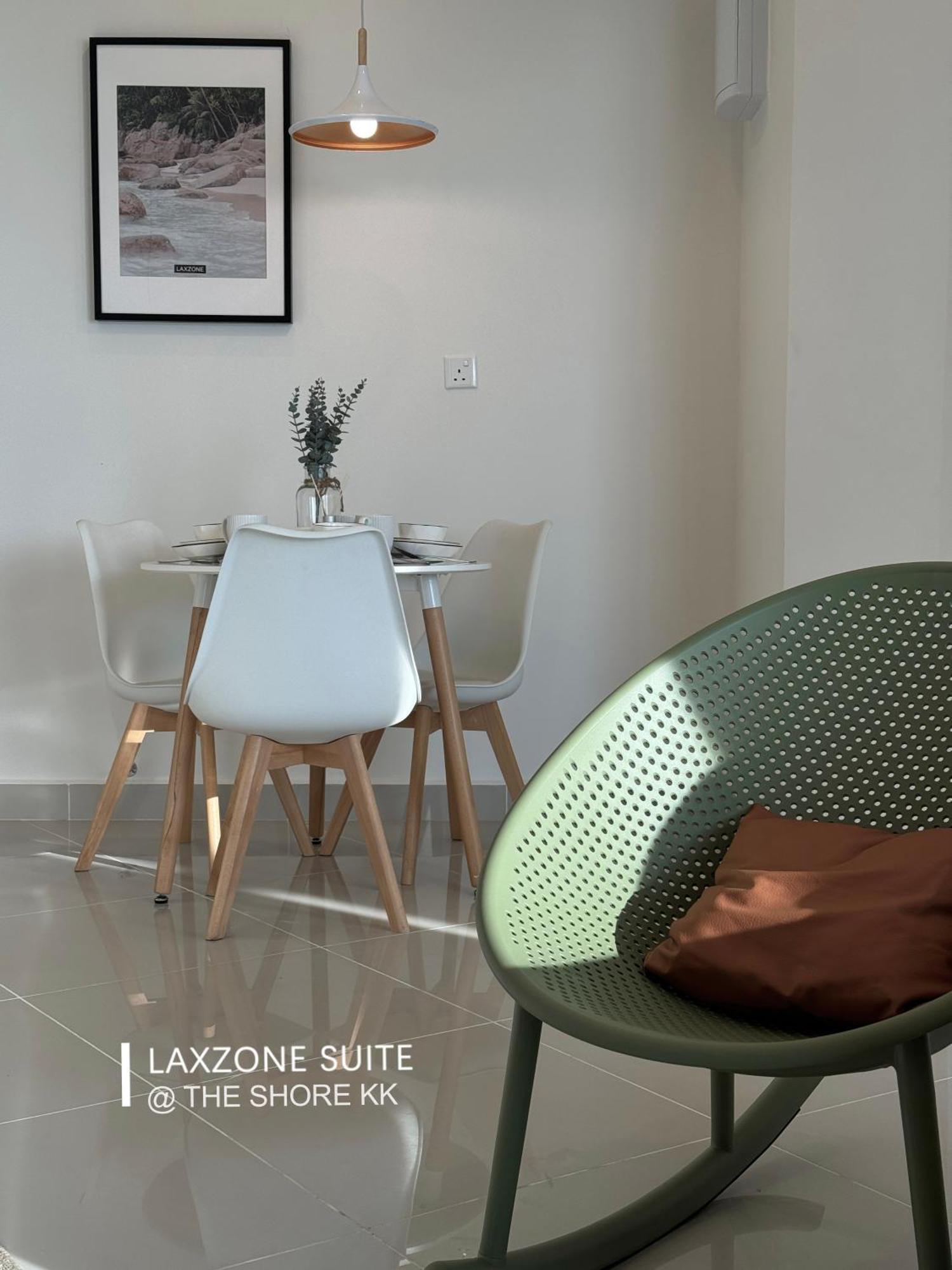 The Shore Cbd Kota Kinabalu By Laxzone Suite Bagian luar foto