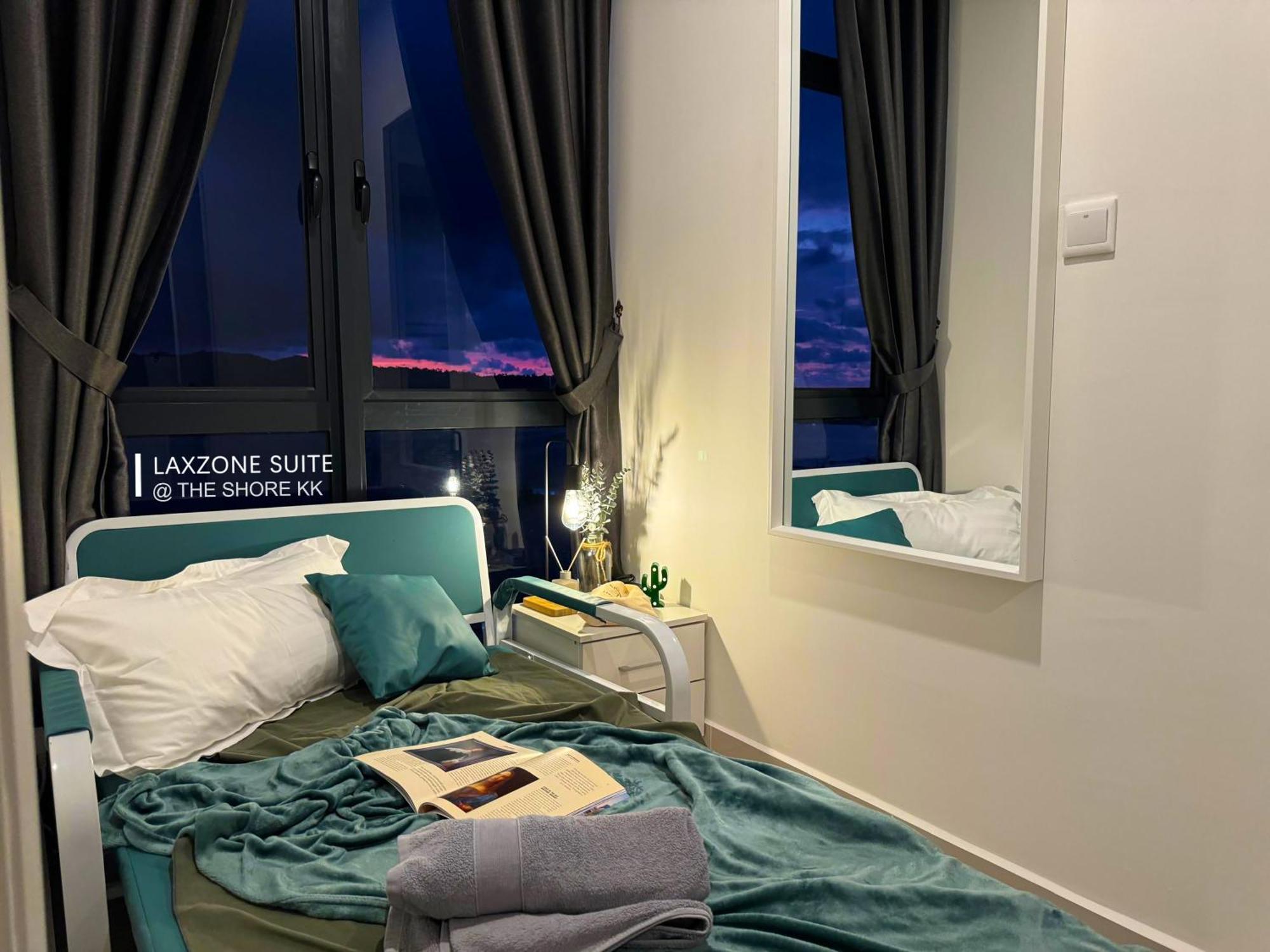 The Shore Cbd Kota Kinabalu By Laxzone Suite Bagian luar foto