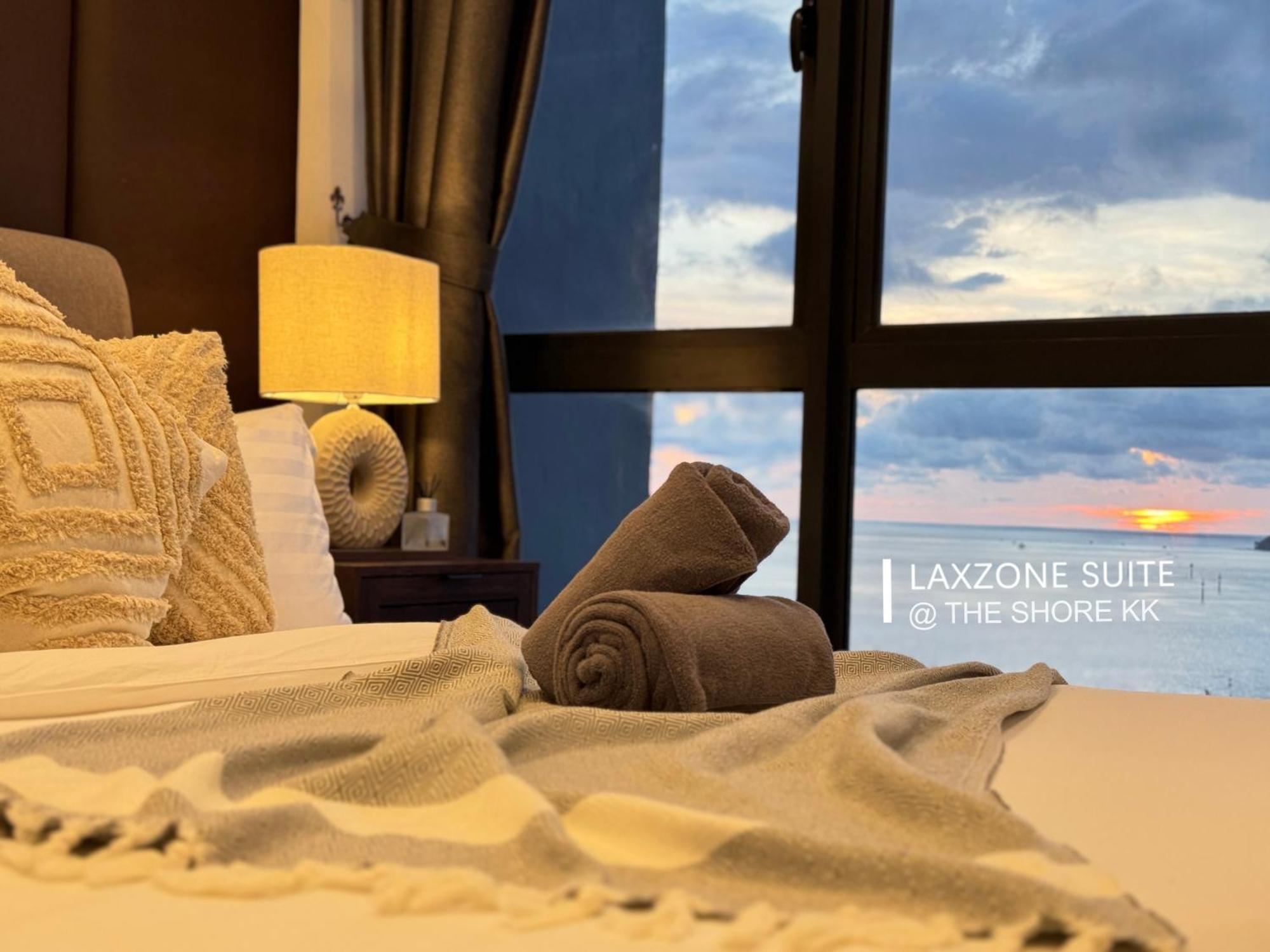 The Shore Cbd Kota Kinabalu By Laxzone Suite Bagian luar foto
