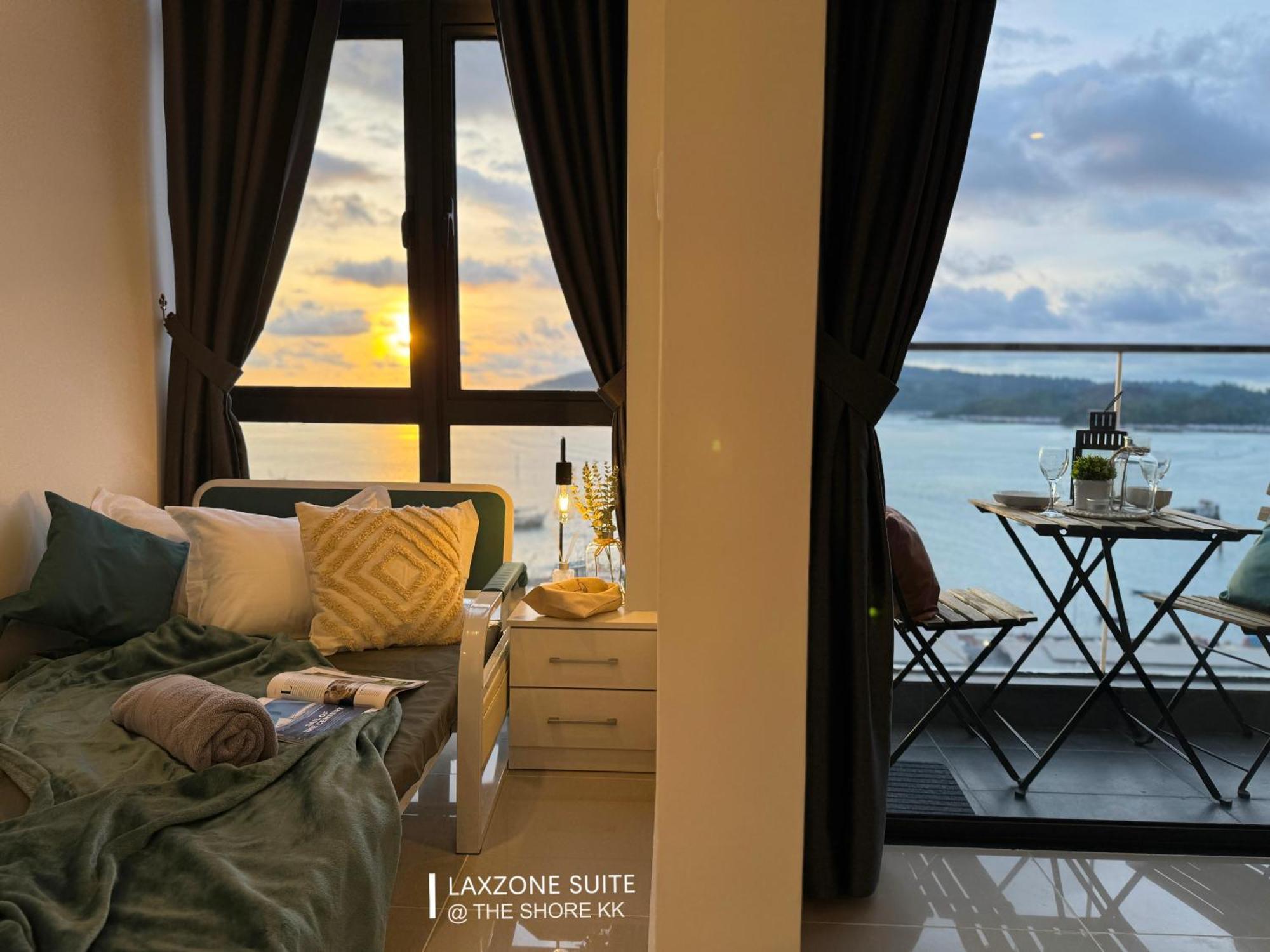 The Shore Cbd Kota Kinabalu By Laxzone Suite Bagian luar foto