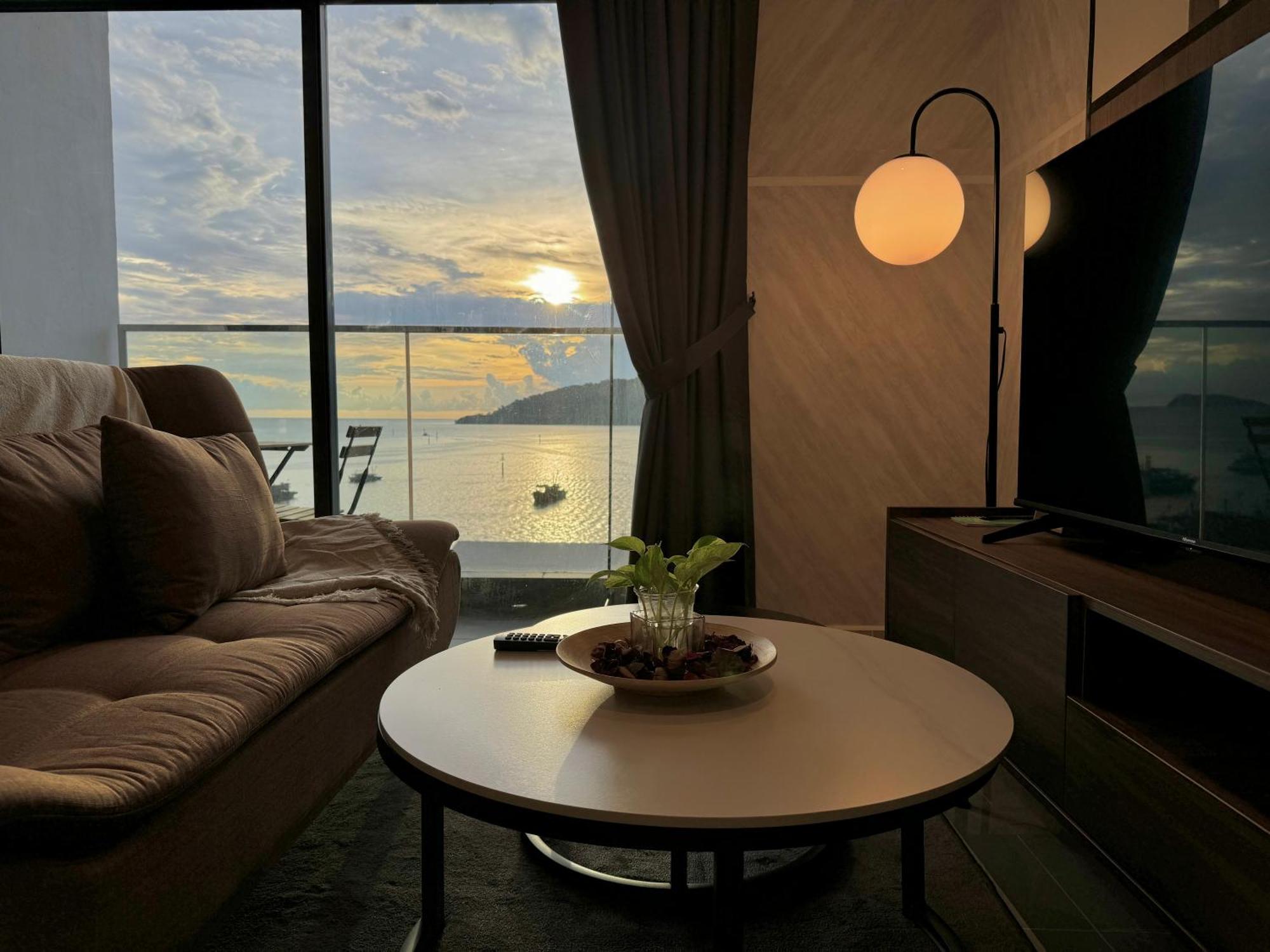 The Shore Cbd Kota Kinabalu By Laxzone Suite Bagian luar foto