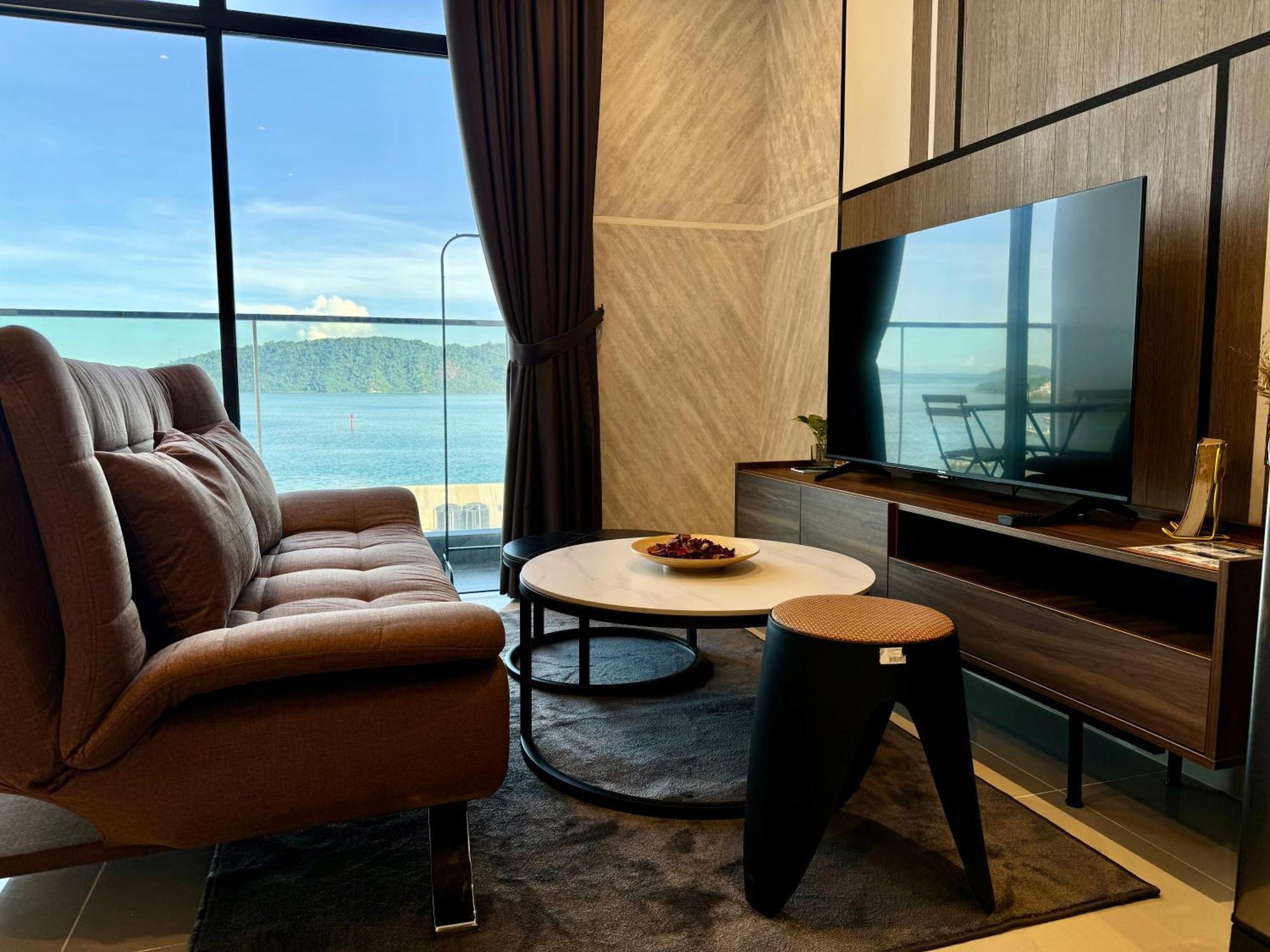The Shore Cbd Kota Kinabalu By Laxzone Suite Bagian luar foto