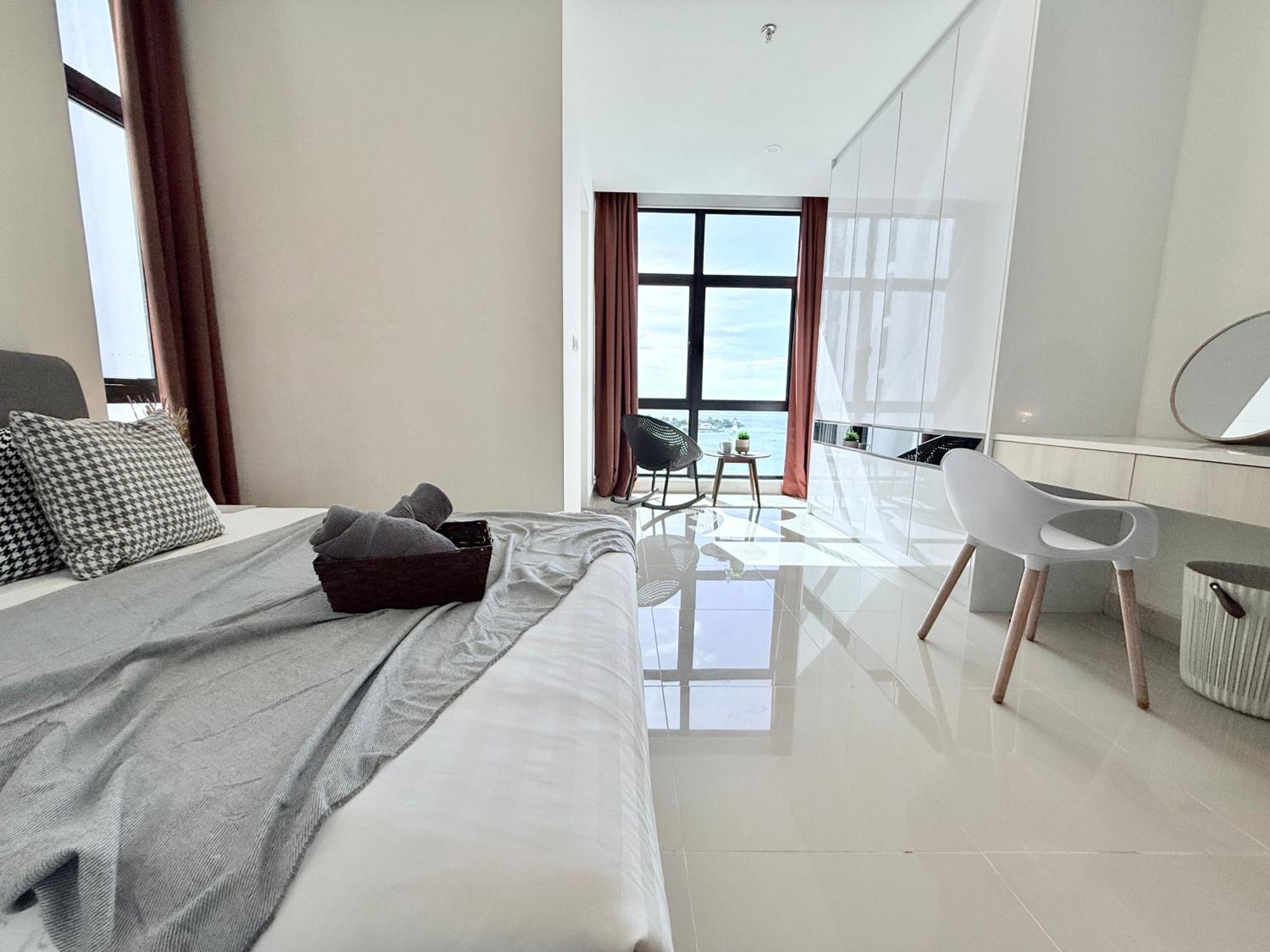 The Shore Cbd Kota Kinabalu By Laxzone Suite Bagian luar foto