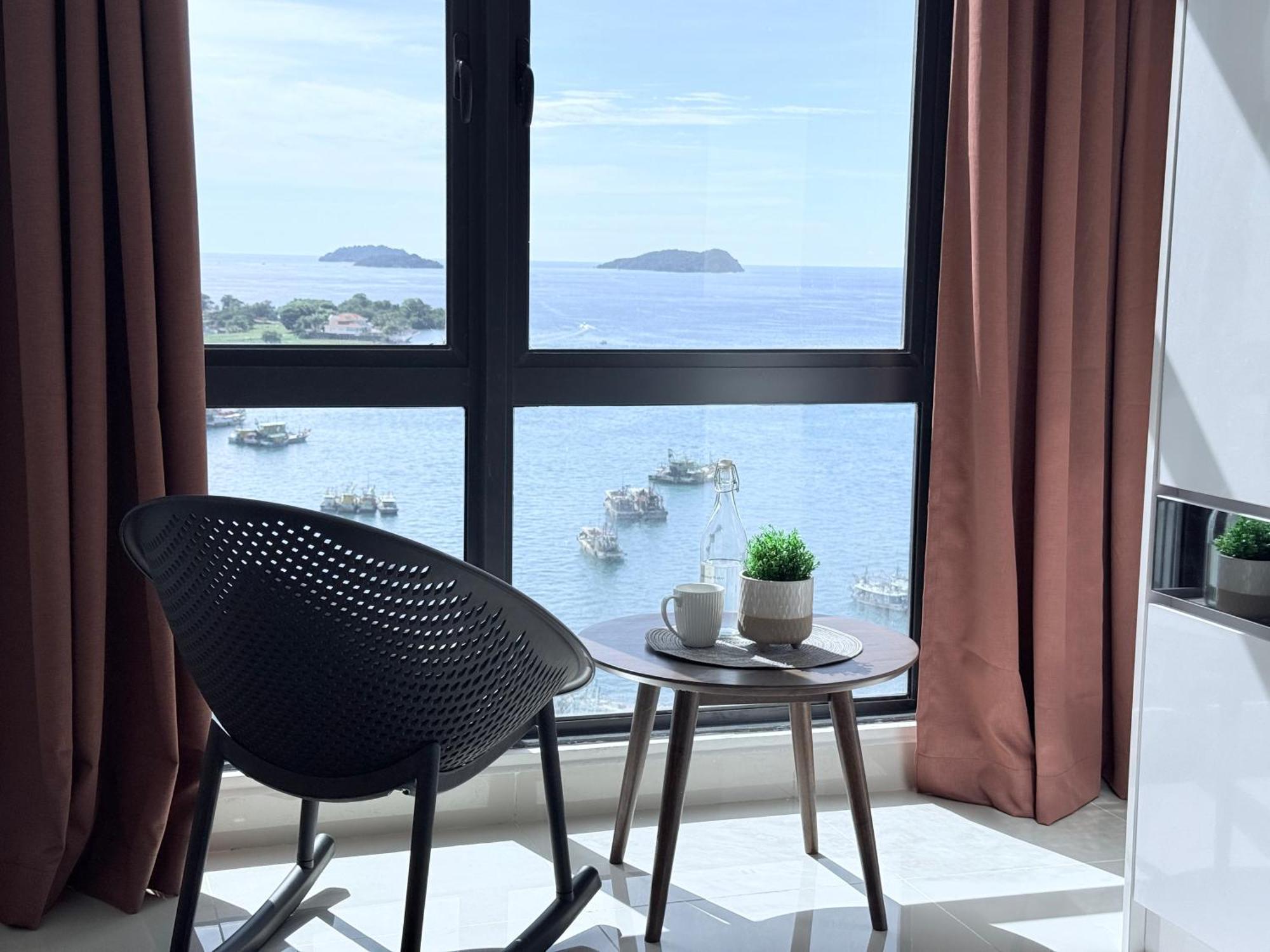 The Shore Cbd Kota Kinabalu By Laxzone Suite Bagian luar foto