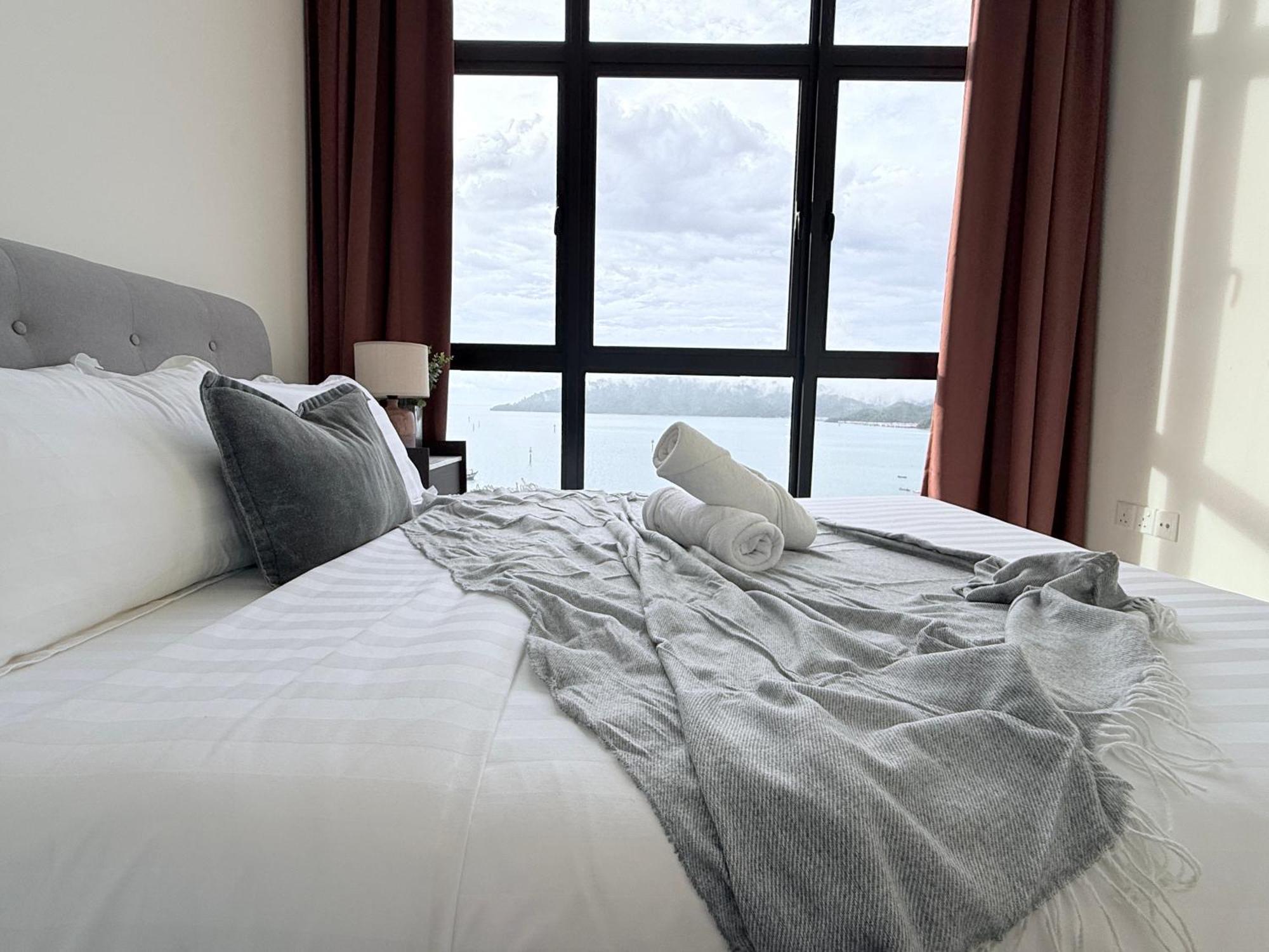 The Shore Cbd Kota Kinabalu By Laxzone Suite Bagian luar foto