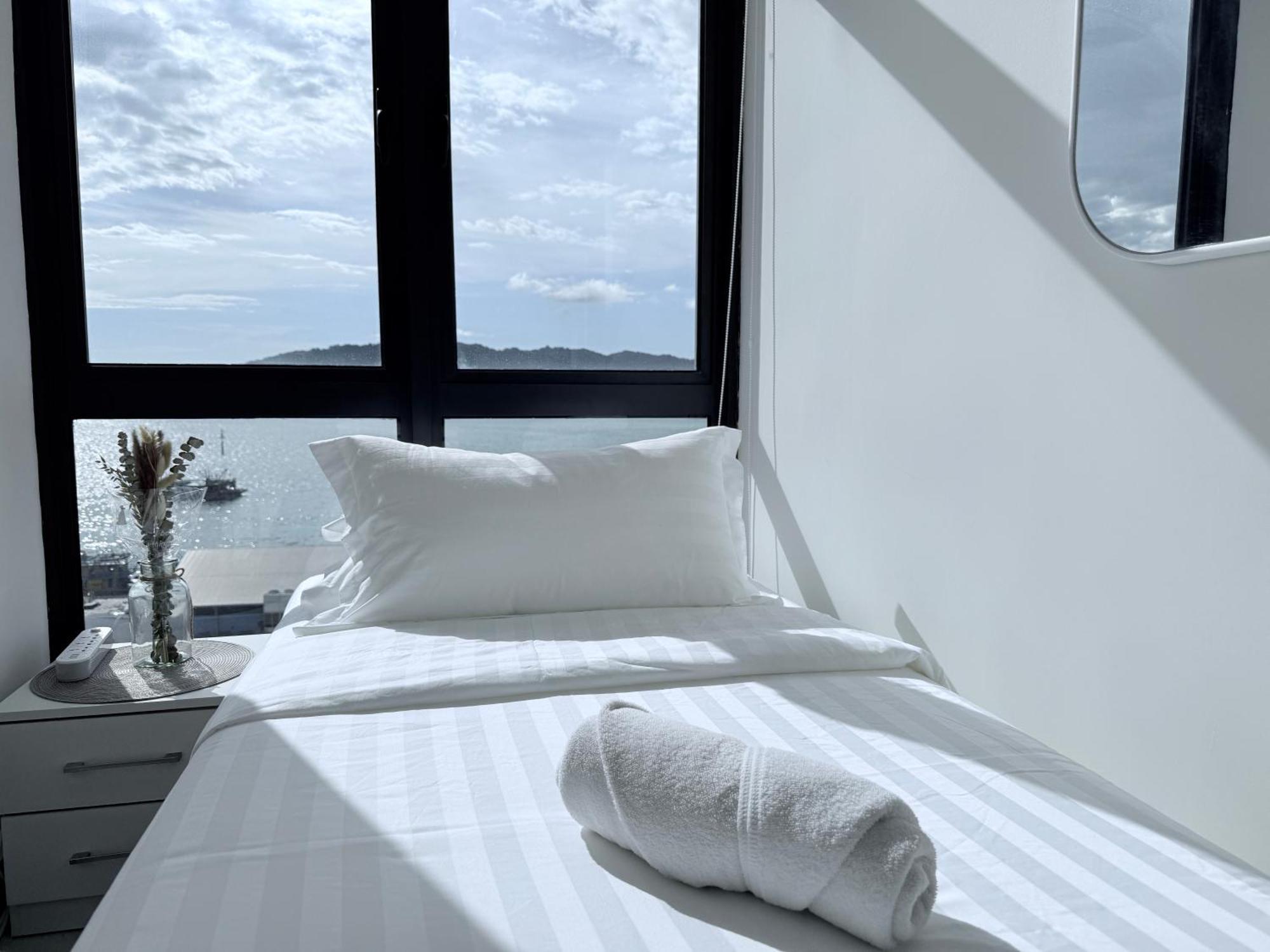 The Shore Cbd Kota Kinabalu By Laxzone Suite Bagian luar foto