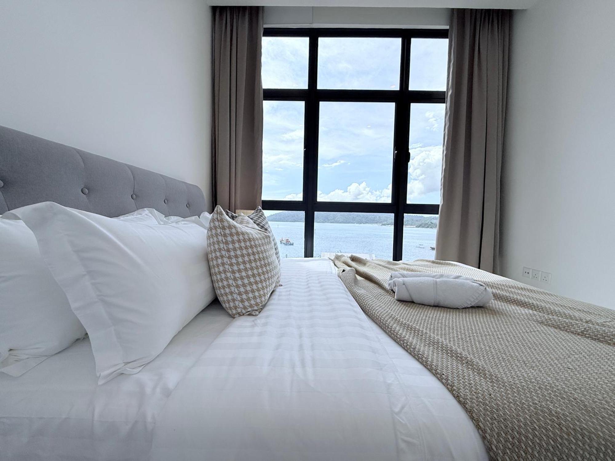 The Shore Cbd Kota Kinabalu By Laxzone Suite Bagian luar foto