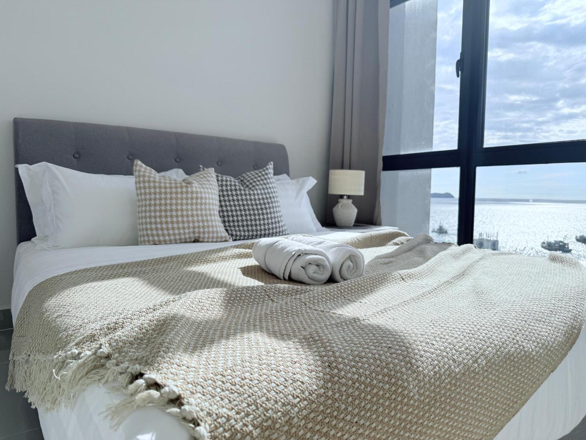 The Shore Cbd Kota Kinabalu By Laxzone Suite Bagian luar foto
